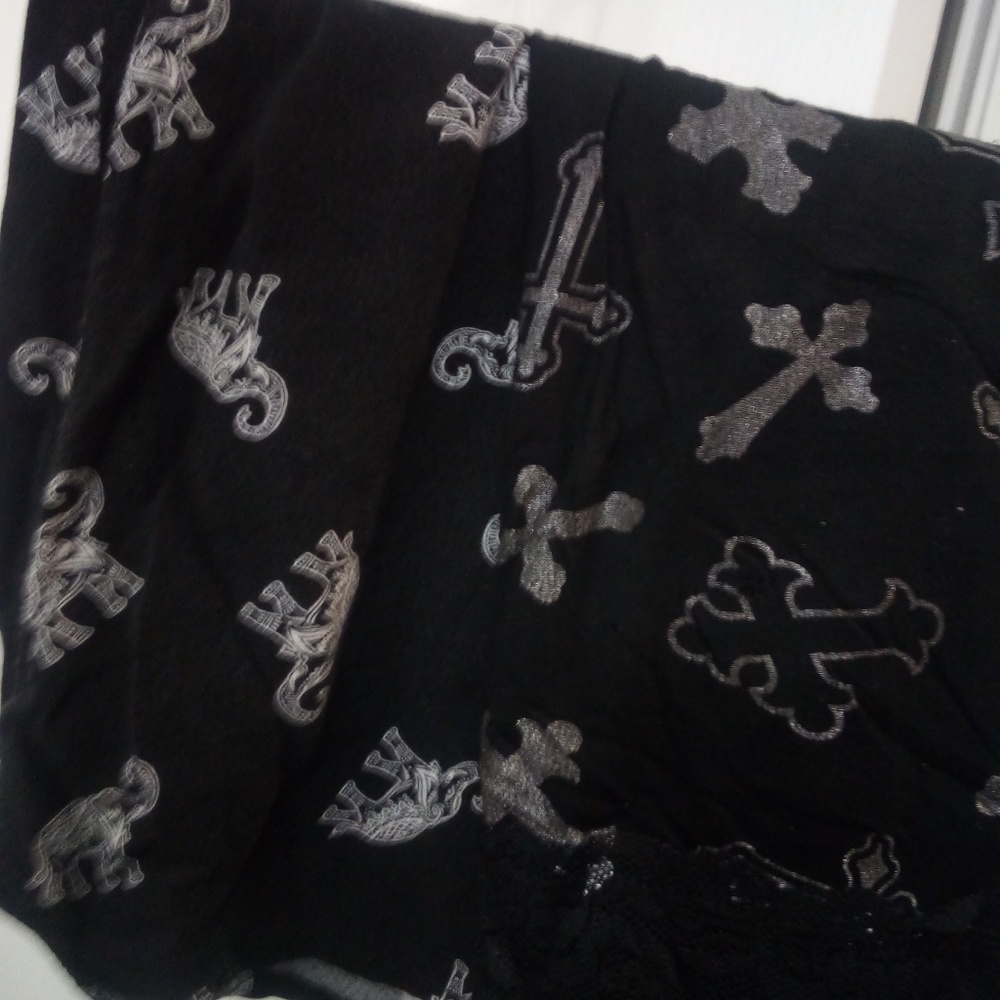 2 Juniors tops